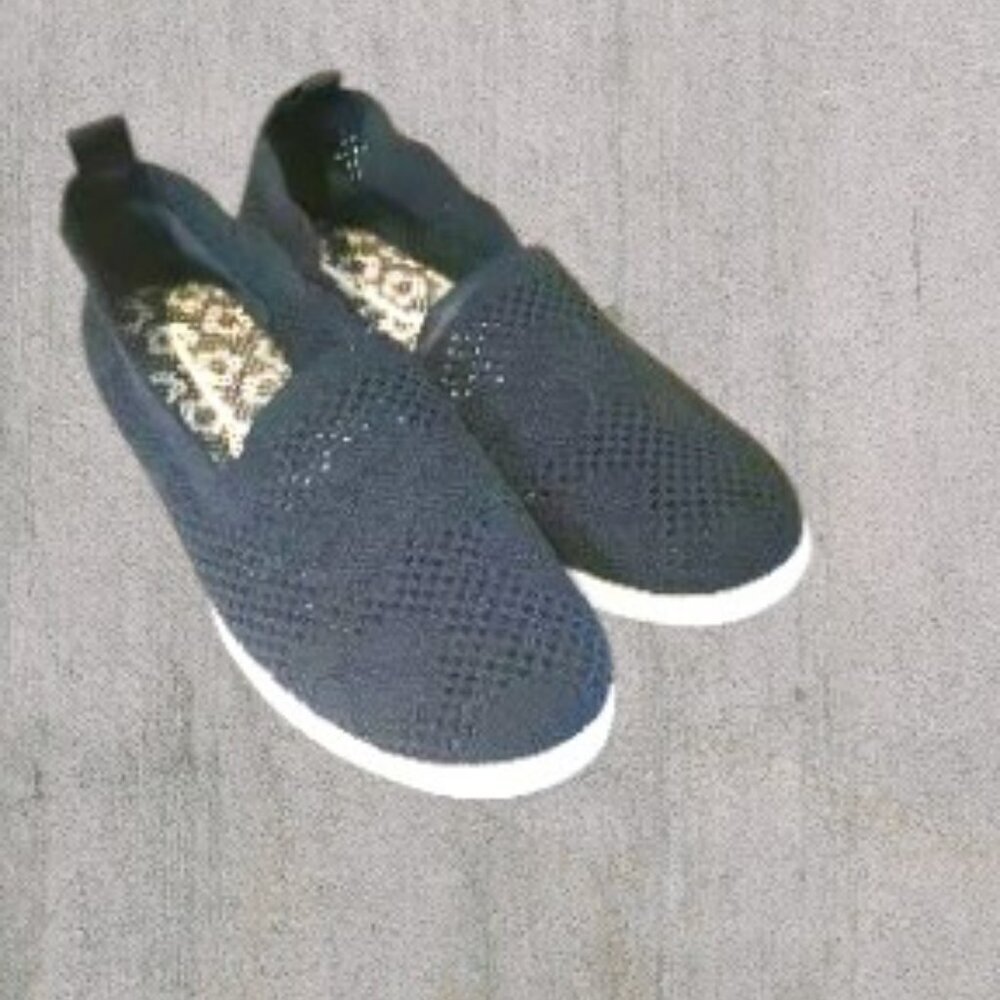 Tommy Bahama Navy Blue Embroidered Cut Outs Slip on Casual Shoes in Size 7.5